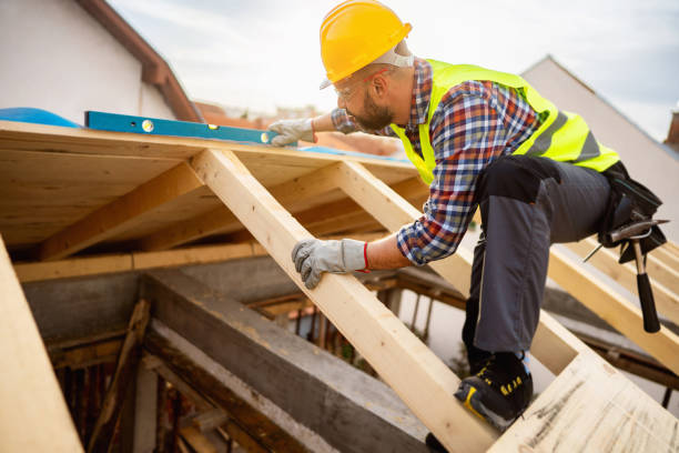 Roof Gutter Cleaning in Maple Bluff, WI